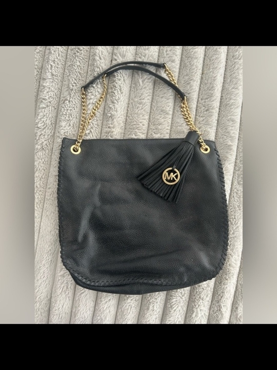 Michael Kors Handbags - Michael Kors Chelsea Whipped Pebbled Shoulder Tote + Tassle + Gold Chain Strap
